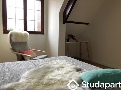 Chambre - 13 m² - 1 pièce