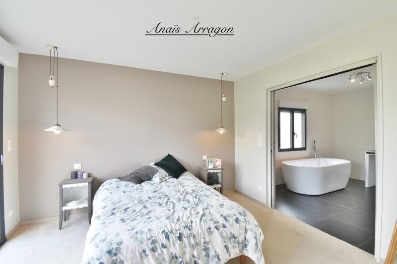 Propriété - 250 m² - 9 pièces