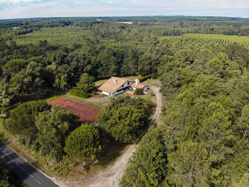 Propriété - 263 m² - 8 pièces