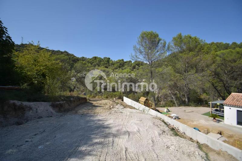 Terrain constructible - 1 490 m²
