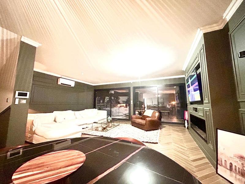 Maison - 205 m² - 7 pièces