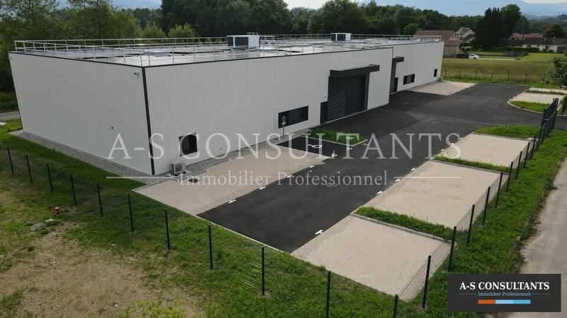 Entrepôt - 1 210 m²