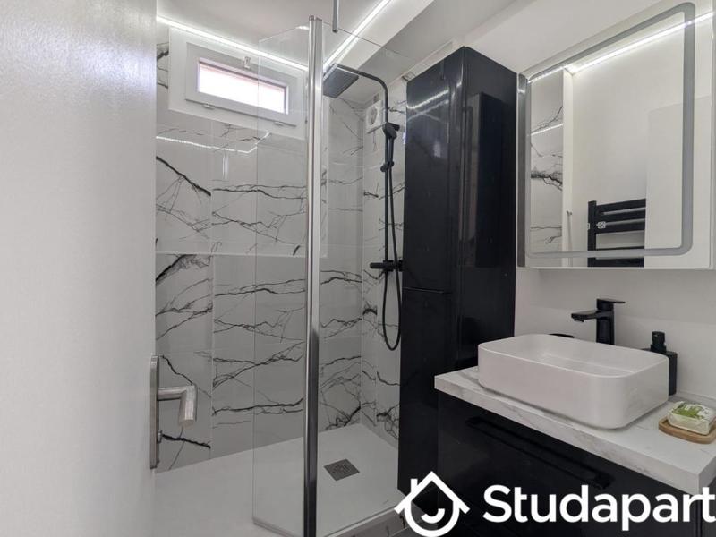 Chambre - 9 m² - 1 pièce