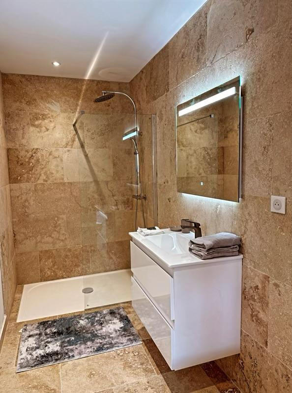 Propriété - 240 m² - 10 pièces