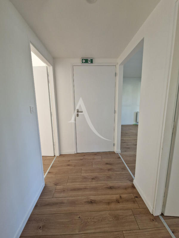 Bureau - 74 m² - 8 pièces