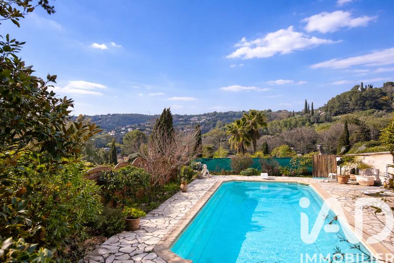 Maison - 220 m² - 6 pièces