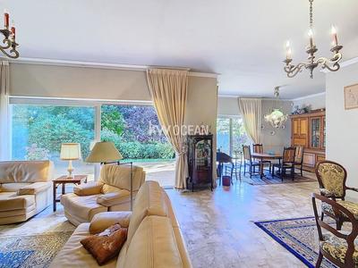 Villa - 273 m² - 9 pièces