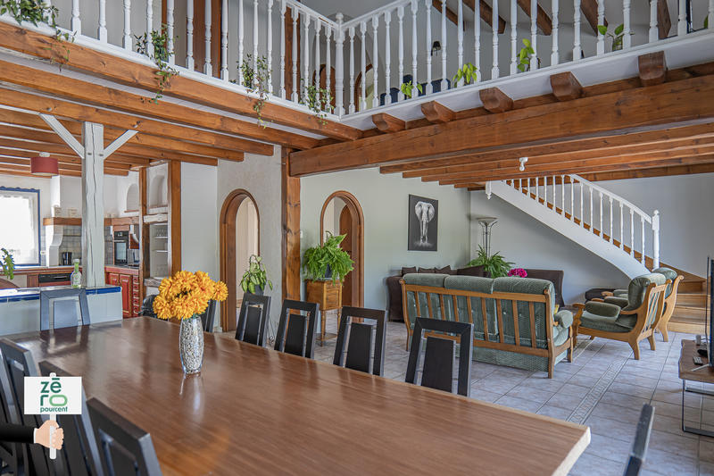 Maison - 280 m² - 9 pièces