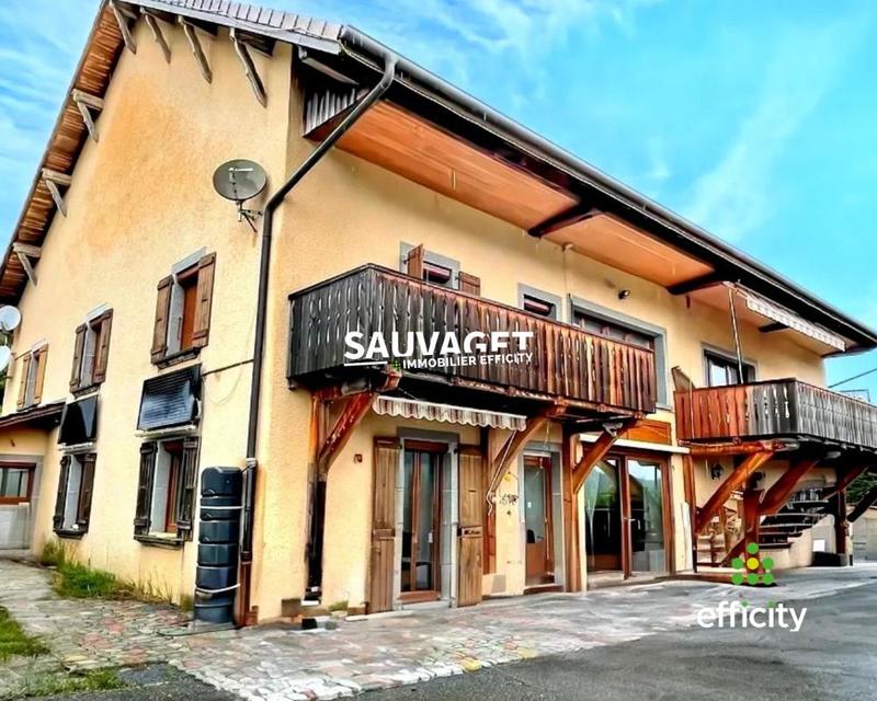 Maison - 320 m² - 11 pièces