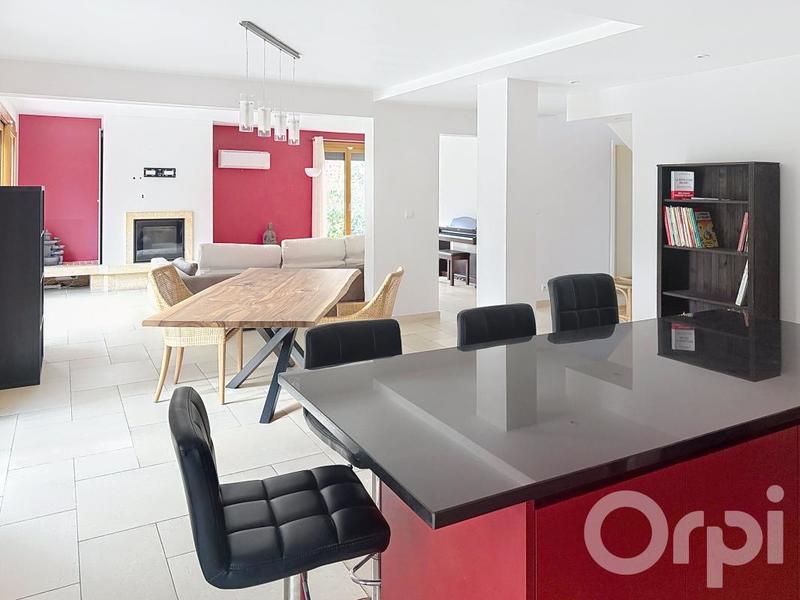 Maison - 137 m² - 5 pièces