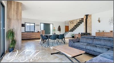 Maison - 198 m² - 5 pièces