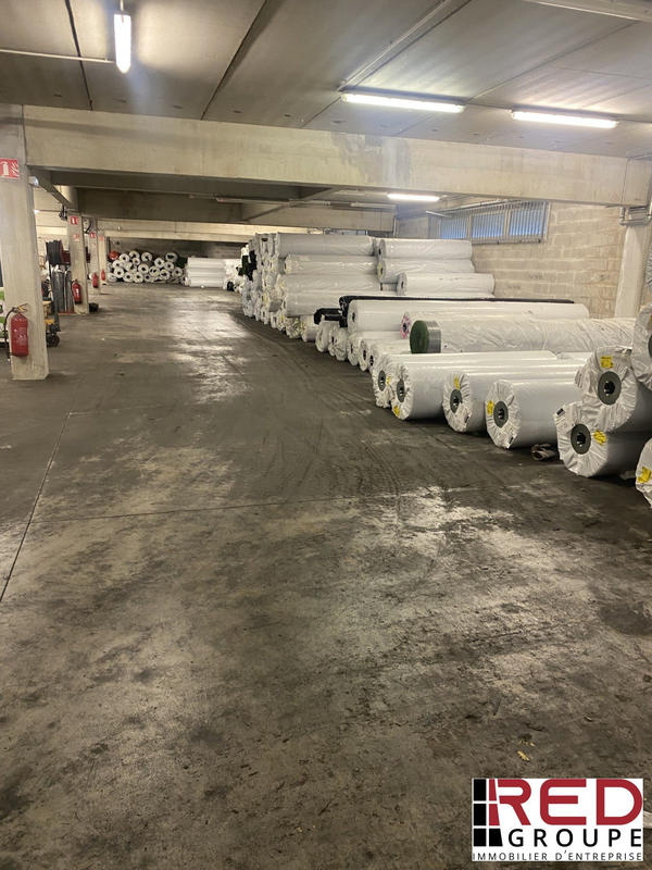 Entrepôt - 2 100 m²