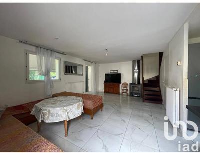 Maison - 93 m² - 5 pièces