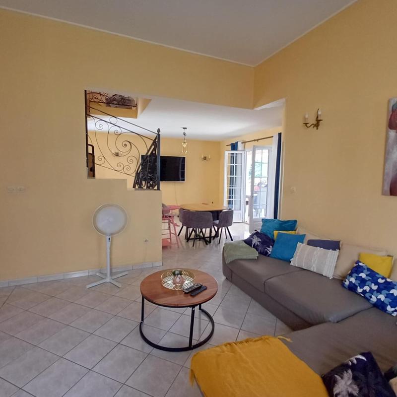 Maison - 250 m² - 8 pièces