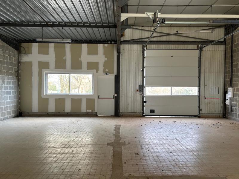 Local commercial - 101 m² - 1 pièce