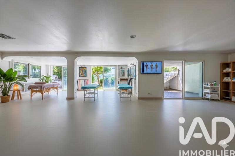 Maison - 203 m² - 6 pièces