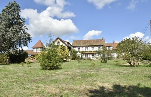 Maison - 320 m² - 10 pièces