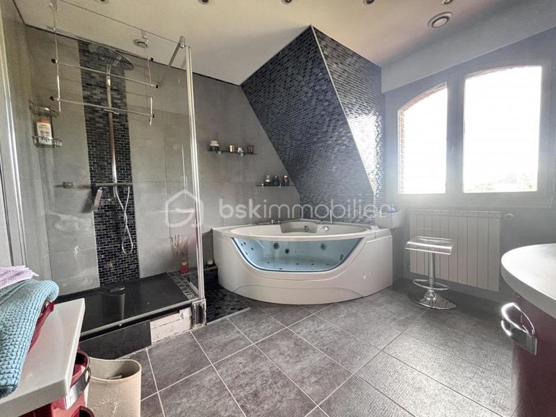 Pavillon - 199 m² - 9 pièces