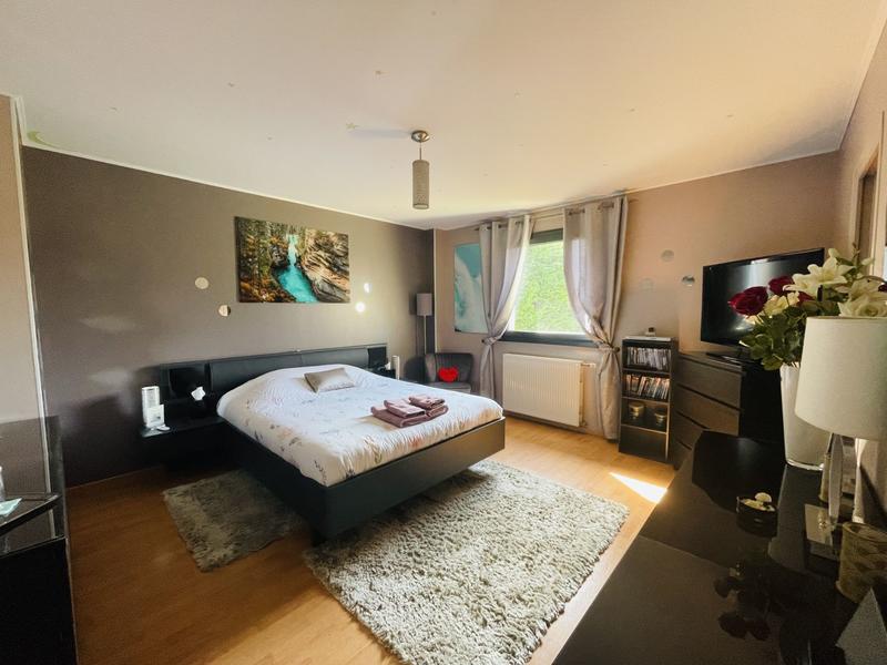 Pavillon - 256 m² - 8 pièces