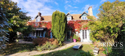 Maison - 250 m² - 9 pièces