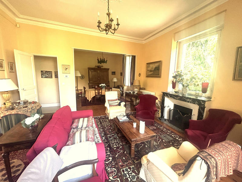 Maison - 293 m² - 9 pièces