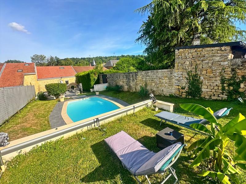 Maison - 250 m² - 10 pièces