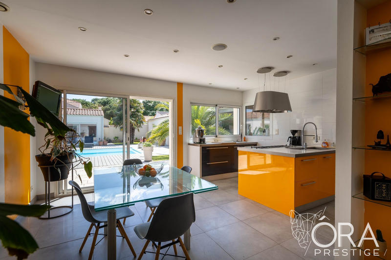 Maison contemporaine - 274 m² - 7 pièces