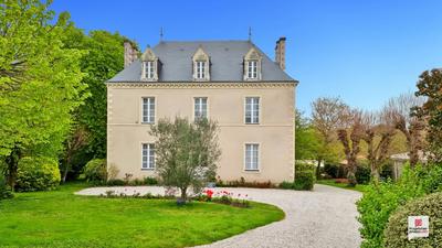 Demeure - 320 m² - 12 pièces