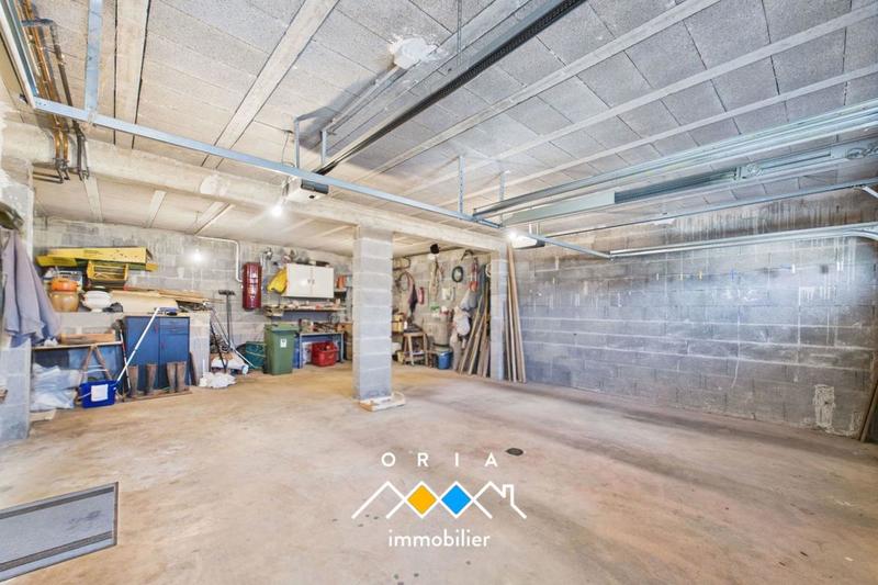 Maison - 180 m² - 9 pièces