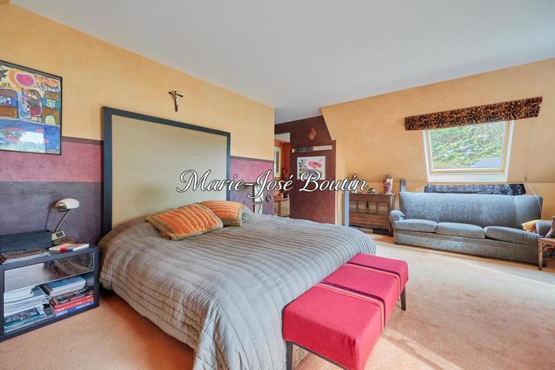 Maison - 300 m² - 6 pièces