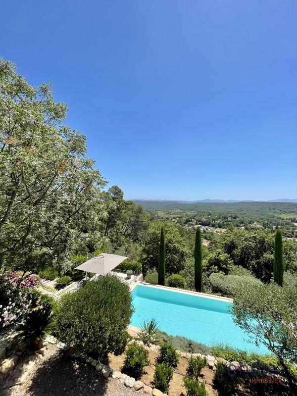 Maison - 210 m² - 5 pièces