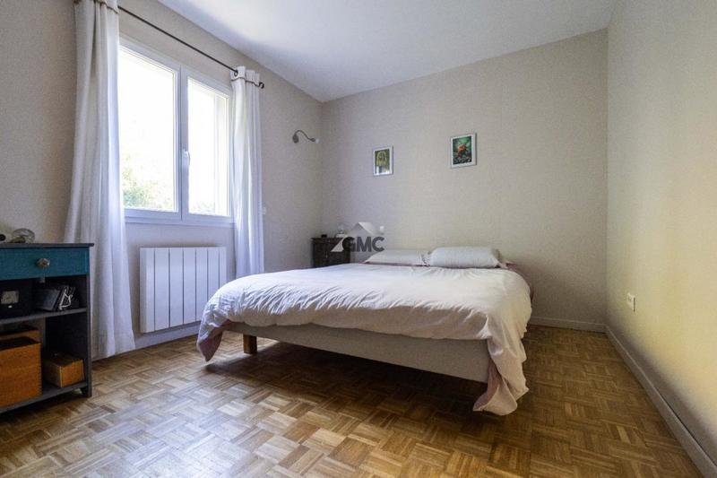 Demeure - 219 m² - 9 pièces