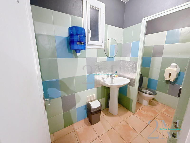 Local commercial - 215 m² - 4 pièces