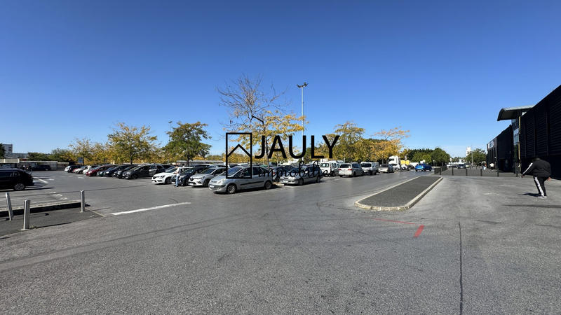 Local commercial - 2 800 m²