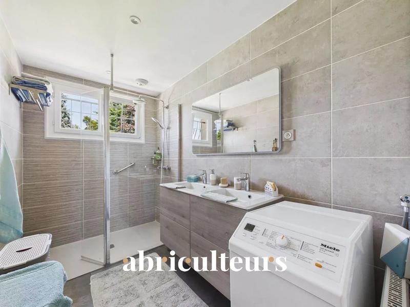 Maison - 186 m² - 7 pièces