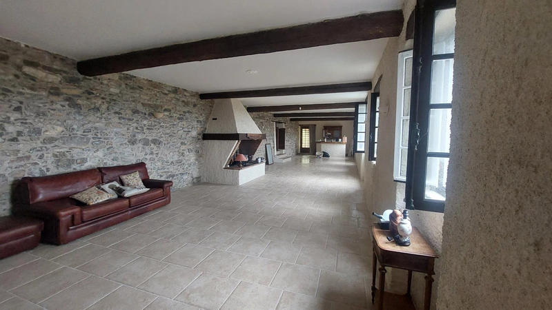 Maison - 317 m² - 15 pièces