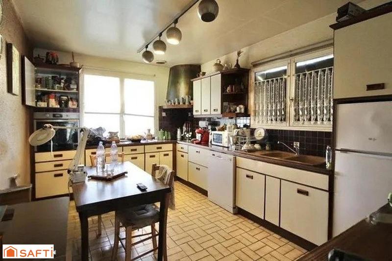 Maison - 210 m² - 8 pièces