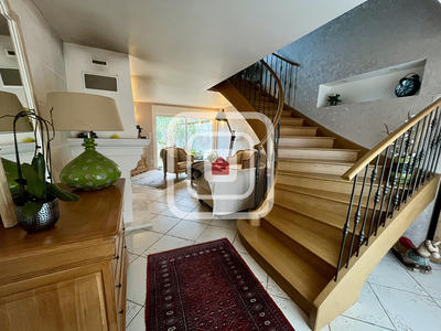 Maison - 222 m² - 8 pièces