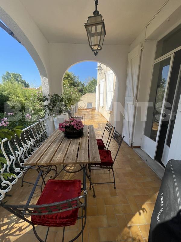 Maison de maîtres - 331 m² - 9 pièces