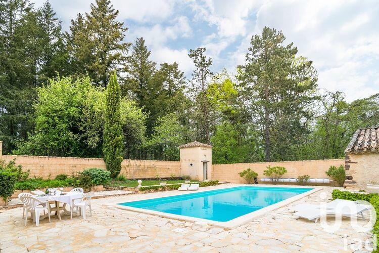 Maison - 305 m² - 10 pièces