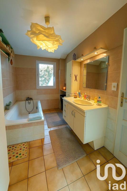 Maison - 242 m² - 7 pièces