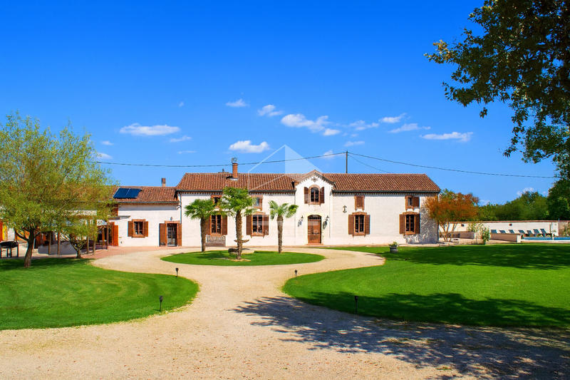 Maison - 480 m² - 14 pièces