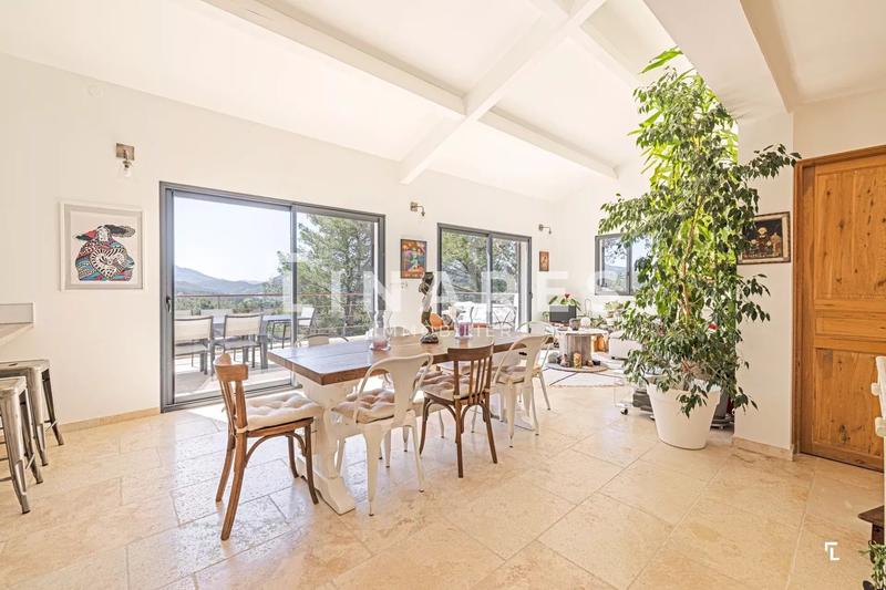 Maison - 215 m² - 6 pièces