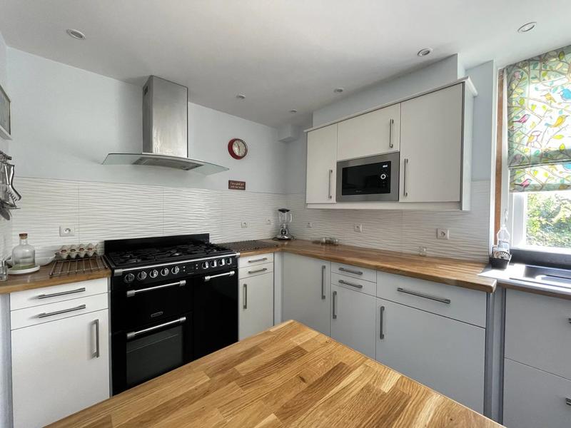 Maison - 201 m² - 9 pièces