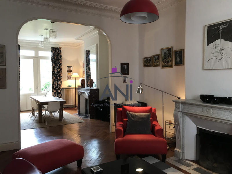 Maison - 303 m² - 12 pièces