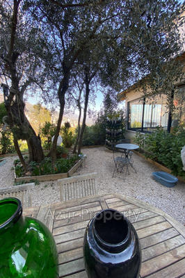 Villa - 240 m² - 6 pièces