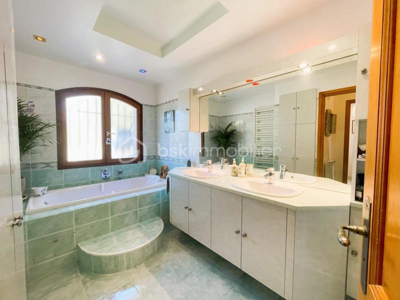 Maison traditionnelle - 140 m² - 4 pièces