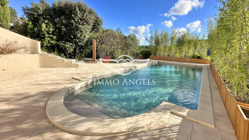 Maison traditionnelle - 240 m² - 8 pièces