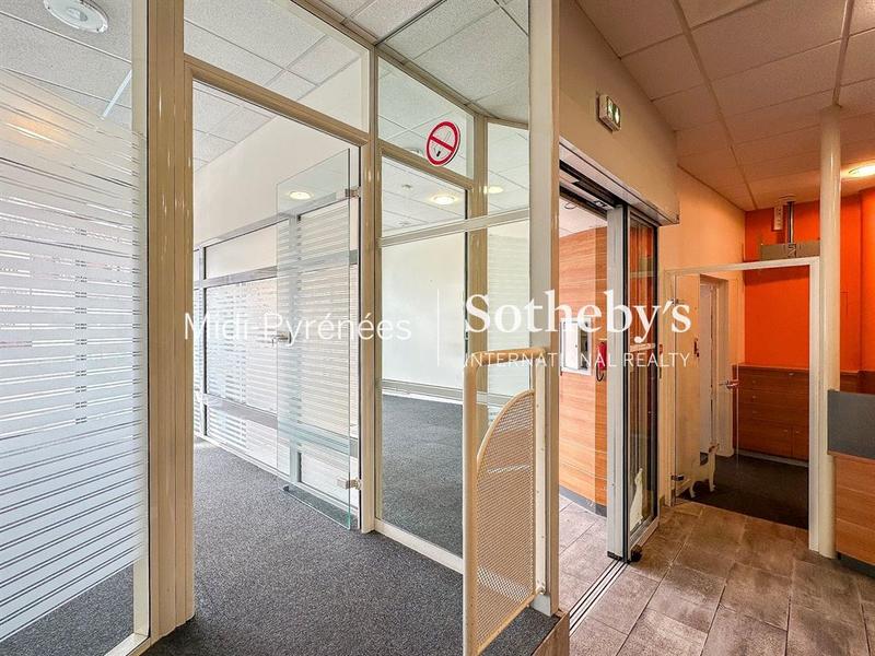 Local d'activités - 317 m²