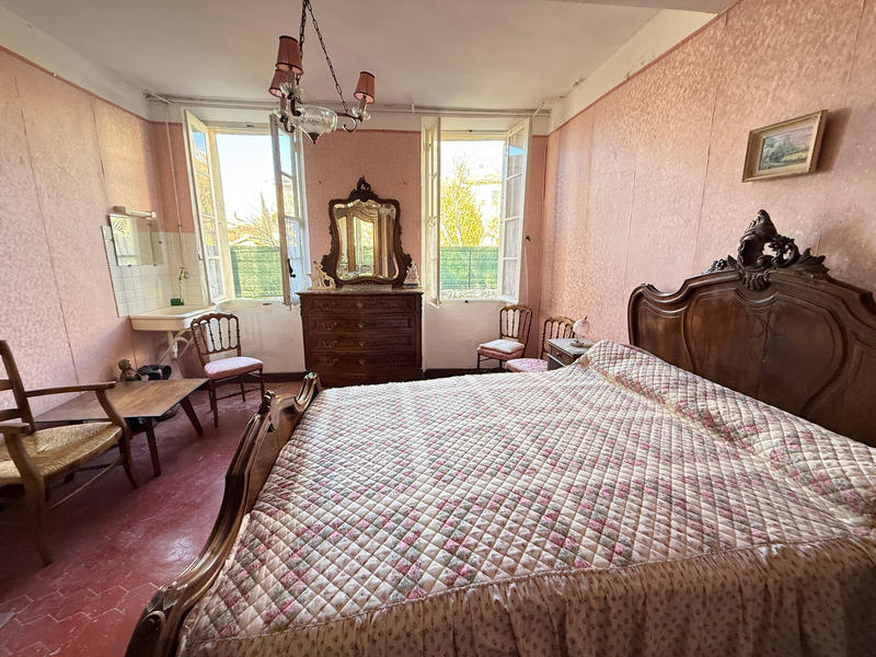 Maison - 250 m² - 10 pièces